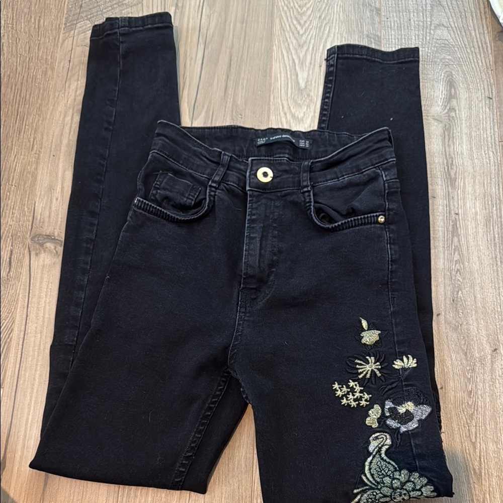 Zara Black Skinny Jeans with Floral Embroidery size 02